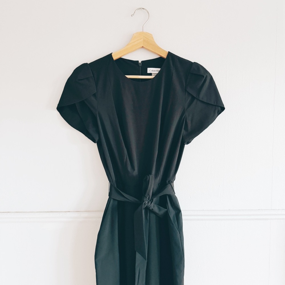 CALVIN KLEIN > Tie-Waist Tulip-Sleeve Jumpsuit